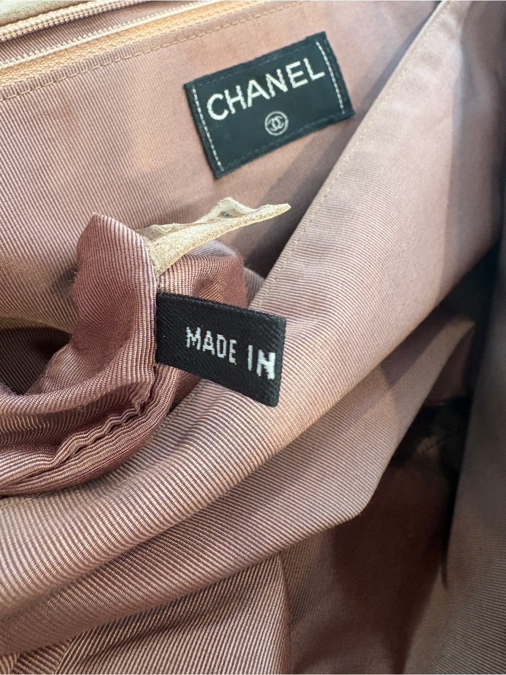 CHANEL suede chocolate bar in ballet pink/ nude - Picture 8 of 11